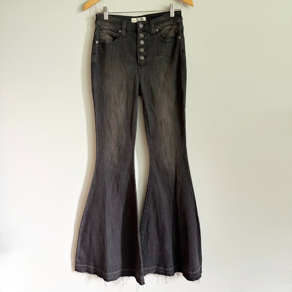 We the Free People Jeans Sz 27‎ Irreplaceable Flare Bell Bottom Black High Waist